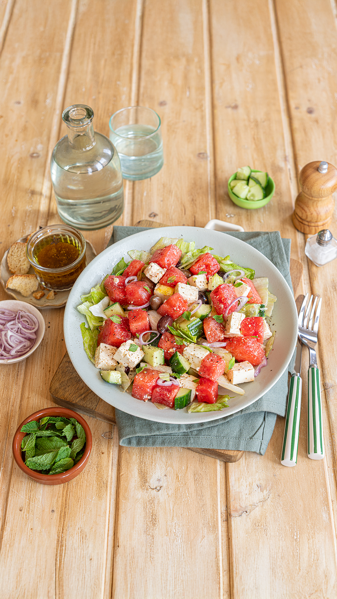 Salade iceberg, pastèque, feta et concombre