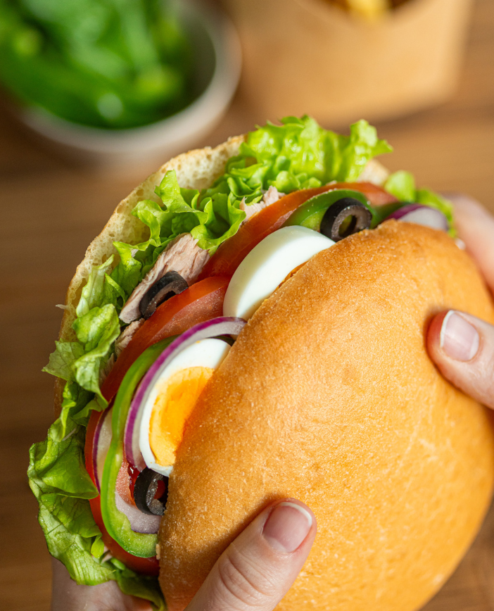 Pain bagnat au thon et crudités. Florette