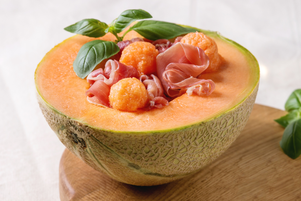 Salade melon jambon basilique